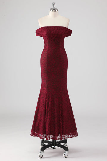 Robe formelle sirène en dentelle bordeaux à épaules dénudées